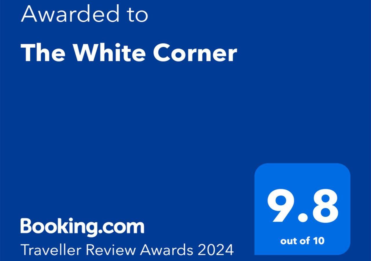 Апартаменты The White Corner Дуррес Экстерьер фото
